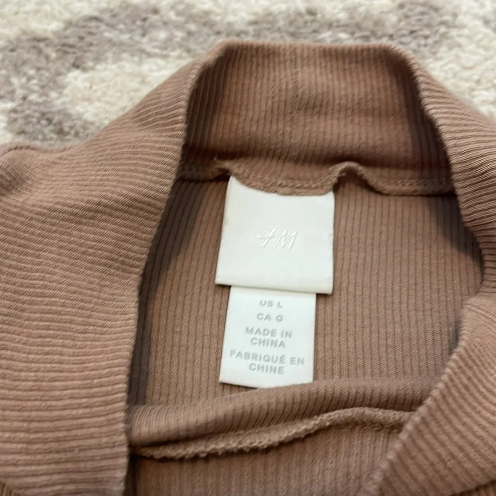 H&M Tan Ribbed Mockneck Bodysuit - Picture 3 of 4